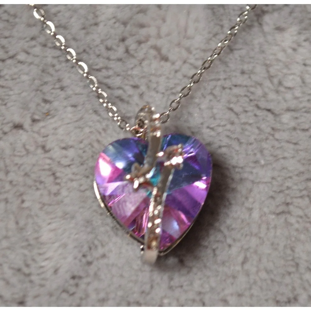 Silver Tone Necklace with Purple Faceted Embellished Heart Pendant Beautiful 19